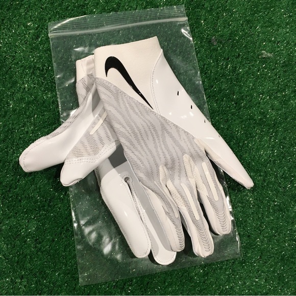 Nike Other - NEW NIKE VAPOR KNIT 4.0 WR FOOTBALL GLOVES LARGE WHITE SOLID PALMS